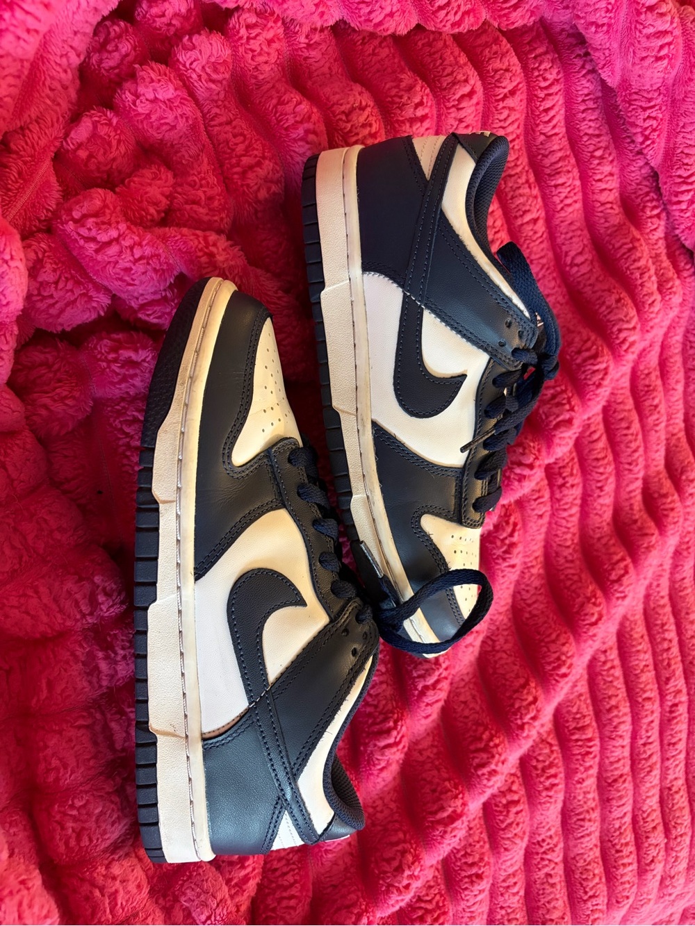 Nike Kids Low-Top Sneakers in Black & Cream